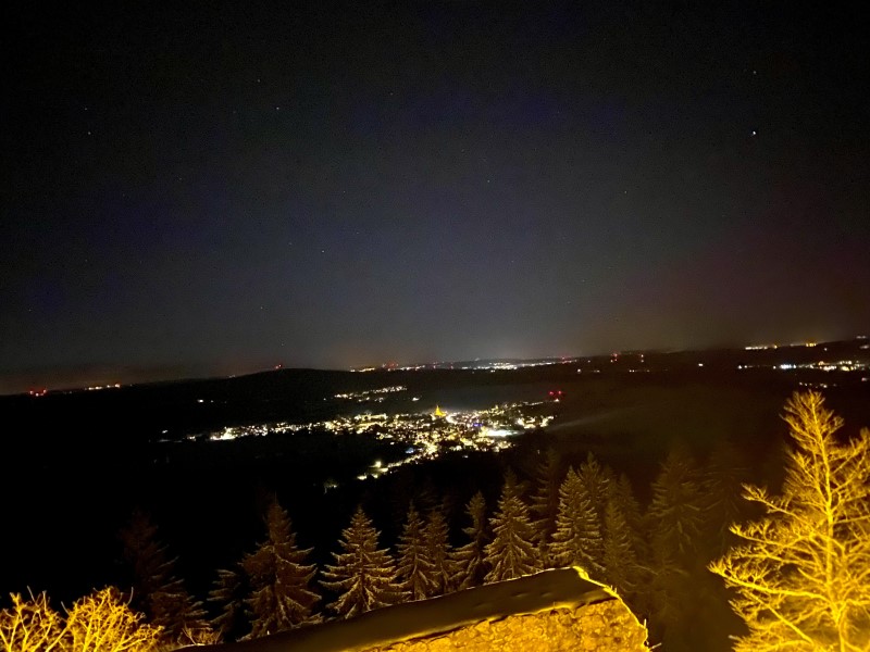 Die Burgruine nachts 01