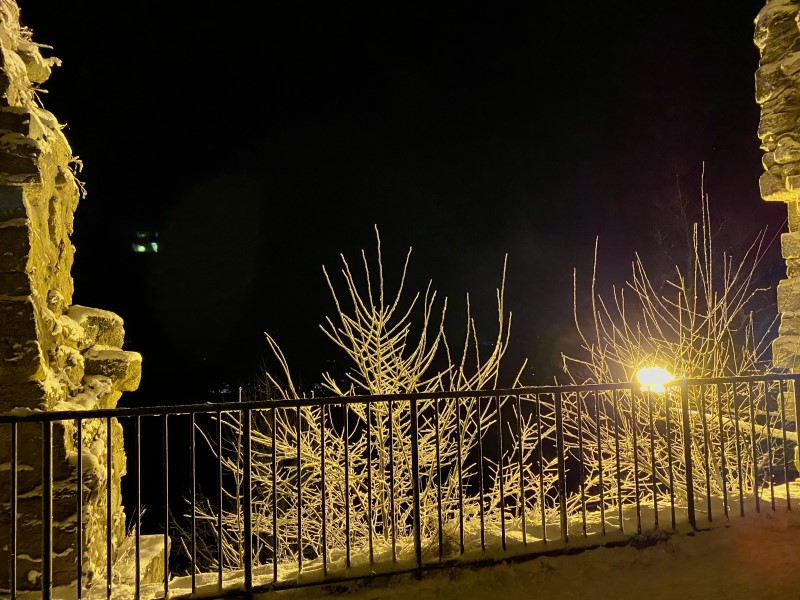 Die Burgruine nachts 02