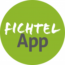 Externer Link: Die FichtelApp bietet einen digitalen Datenschatz mit umfassenden Informationen aus den 17 Städten & Gemeinden des Landkreises Wunsiedel i. Fichtelgebirge – und auch darüber hinaus. Sie erhalten automatisierte, tagesaktuelle News direkt aus den Kommunen, können mit Hilfe der Insidertipps zu einem echten Fichtel-Insider werden und bleiben zu allem Wissenswerten aus der Region auf dem Laufenden. Lassen Sie sich einfach von den vielen Freizeitmöglichkeiten in unserer Regional-App inspirieren und erleben Sie unser schönes Fichtelgebirge immer wieder neu. Oder vernetzen Sie sich über die Fichtel-Community mit Gleichgesinnten.